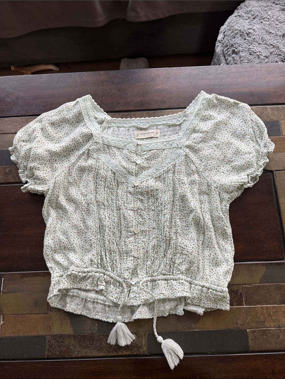 Lucky Brand Light Green Floral Lace-Trim Puff Sleeve Blouse